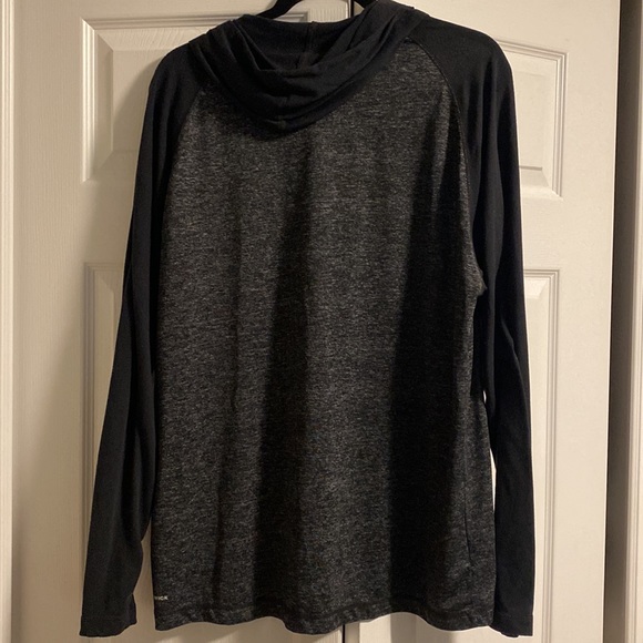 Mens Reebok XL hooded long sleeve. - Picture 3 of 3